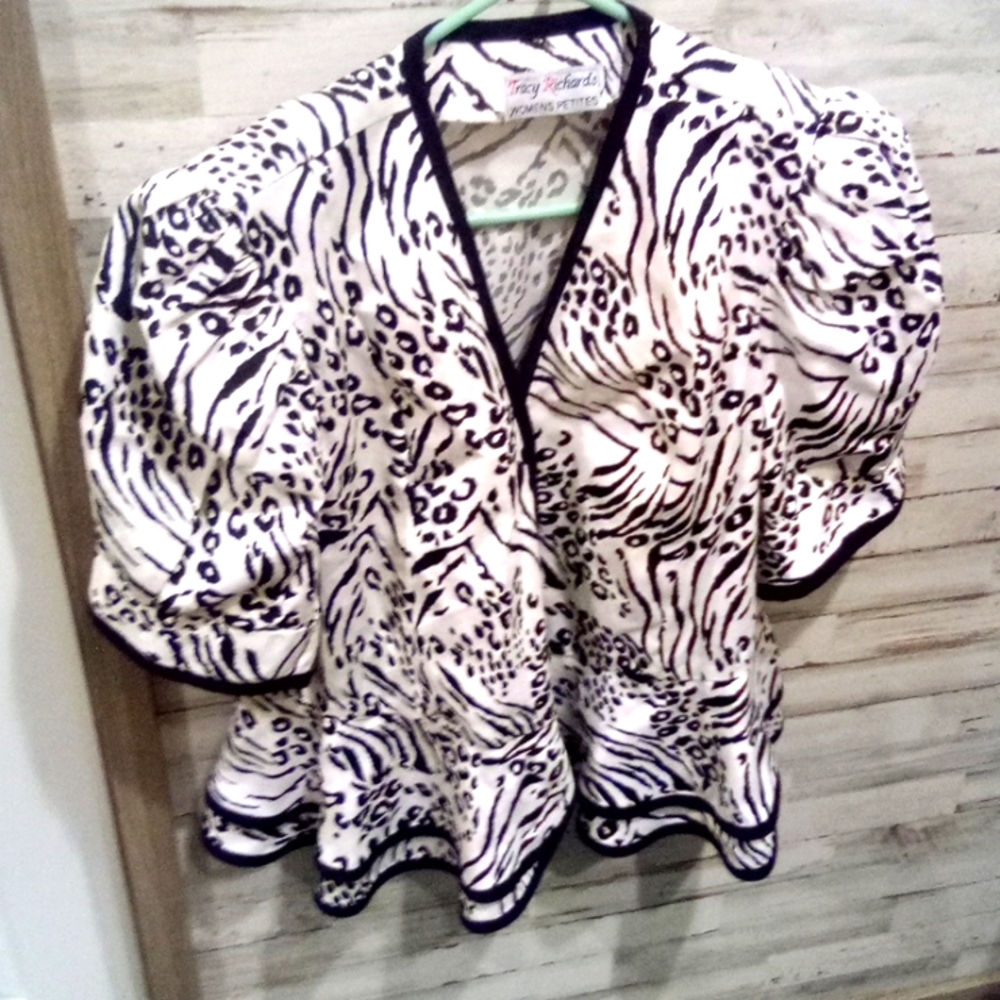 Tracy Richards women's petite jacket.      Box 270